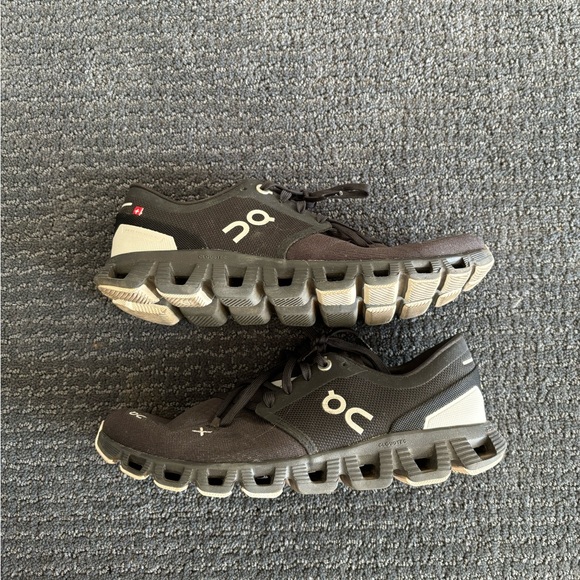 On Cloud sneakers - Picture 2 of 4